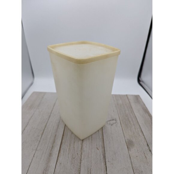 Vintage Tupperware 64oz Sheer Refrigerator Freezer Container #313 w/ Lid #310 - Picture 1 of 7